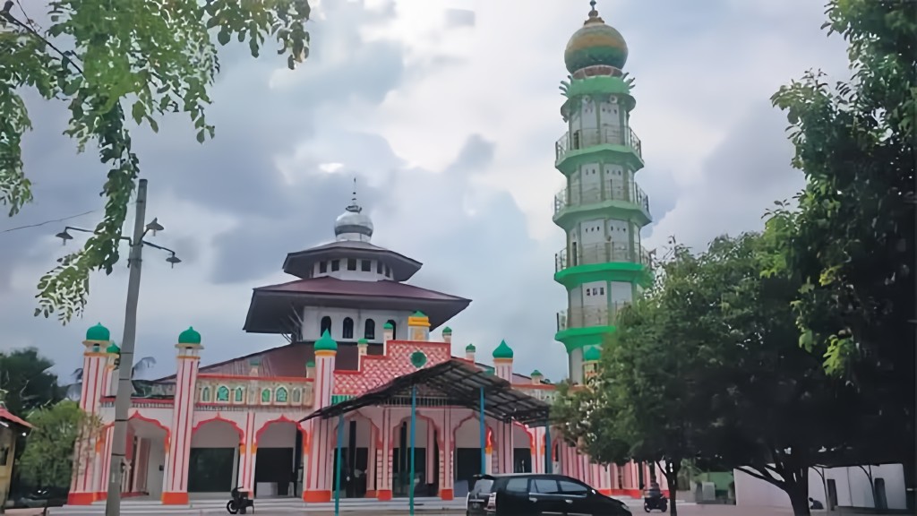 Salah satu situs bersejarah yang ada di gampong ini yaitu mesjid Istiqomah, Gampong Teungoh.